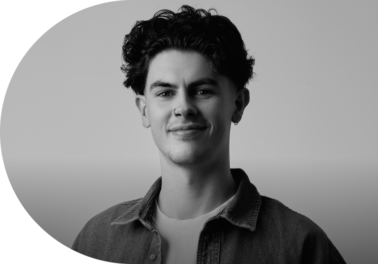 Kevin Strain Onboarding Specialist Team Lead bei Click Kopfbild in schwarz-weiß